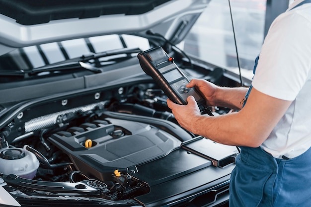8 Sinais de que seu Motor Está Pedindo Socorro (e Como Resolver Antes que Vire Prejuízo)